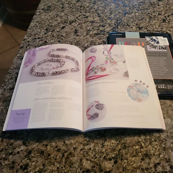 SOLD - 3/$25 ✨️ Set of 2 Beaded Jewelry Books - Picture 7 of 13